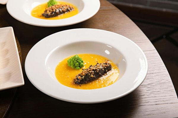 Rinnova il tuo Stile Professionale: Suggerimenti e Idee Creative per Aggiungere Colore con Eleganza!